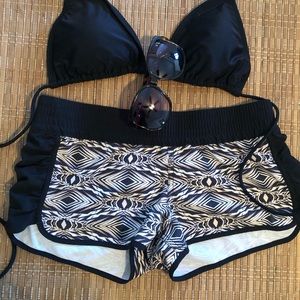 Volcom surfer shorts